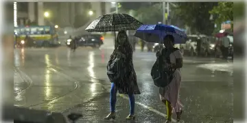 Read more about - West Bengal Weather | এখনই থামবেনা বৃষ্টি! আগামী বেশ কয়েকদিন বৃষ্টির পূর্বাভাস দক্ষিণবঙ্গ-সহ উত্তরবঙ্গে!