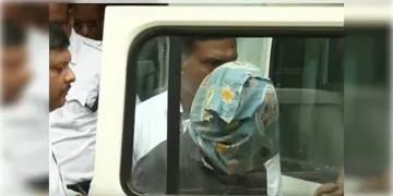 Read more about - RG Kar Rape Murder | নিজের দোষ শিকার করলো আরজি কর হাসপাতাল কান্ডের অভিযুক্ত! ' আমাকে ফাঁসি দিন'..আধিকারিকদের কাছে দাবি