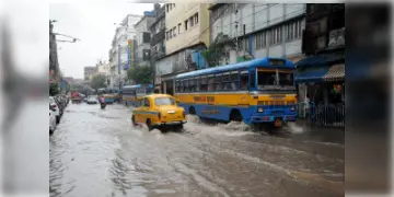 Read more about - Weather Update | লাগাতার বৃষ্টি, জমছে জল, নাস্তানাবুদ শহরবাসী, একনজরে কলকাতার আজকের আবহাওয়া আপডেট