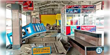 Read more about - বকেয়া না মেটানোয় ব্যান্ডেল স্টেশনের একাধিক স্টল ভেঙে দিয়েছে রেল