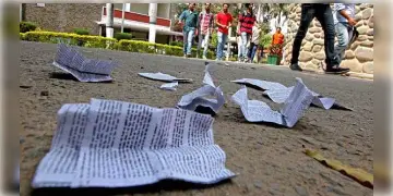 Read more about - HS-Murshidabad | টোকাটুকি’ করতে না পারায় উচ্চমাধ্যমিকের পরীক্ষাকেন্দ্রে ভাঙচুর! দেড় লক্ষ টাকার ক্ষতিপূরণ চাইলেন প্রধান শিক্ষক!