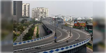 Read more about - Maa Flyover | মা ফ্লাইওভারে ফের বাইক দুর্ঘটনা! ৪০ মিনিট রক্তাক্ত অবস্থাতেই পরে রইলো যুবক! উদ্ধারের পর মৃত্যু!