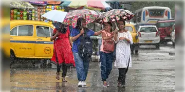 Read more about - Weather Update | রোদ-বৃষ্টির সাঁড়াশি আক্রমণে জেরবার মহানগর, একনজরে কলকাতার আজকের আবহাওয়া আপডেট