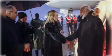 Read more about - Narendra Modi on America | দুদিনের সফরে আমেরিকায় প্রধানমন্ত্রী নরেন্দ্র মোদি, পেলেন রাজকীয় অভ্যর্থনা, আজ বৈঠক ট্রাম্পের সঙ্গে