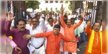 Read more about - BJP in Assembly | বিজেপি বিধায়কদের ওয়াকআউট, মার্শাল ডাকলেন স্পিকার! ফের উত্তাল বিধানসভা!