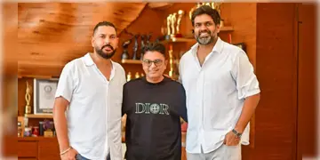 Read more about - Yuvraj Singh Biopic । এবার বড় পর্দায় যুবরাজ! সরকারিভাবে ঘোষণা হলো  যুবরাজ সিংহের বায়োপিক নির্মাণের কথা