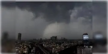 Read more about - মেঘাচ্ছন্ন আকাশ, কলকাতা-সহ দুই বঙ্গে ধেয়ে আসছে বৃষ্টি, পূর্বাভাস আবহাওয়া দফতরের