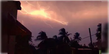 Read more about - WB Weather Update | আচমকাই বিকেলে দমকা হাওয়া! প্রবল ঝড়বৃষ্টি কলকাতা-সহ একাধিক জেলায়!