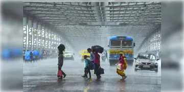 Read more about - Weather Update | সাতসকালে কালবৈশাখীর আশঙ্কা, একনজরে দেখে নিন কলকাতার আজকের তাপমাত্রা