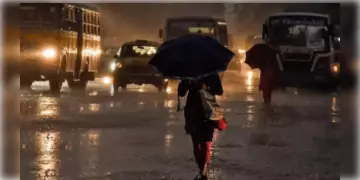 Read more about - Weather | সারাদিন লাগাতার ঝিরিঝিরি বৃষ্টি! উত্তরবঙ্গে জারি কমলা সতর্কতা! আগামী ২৪ ঘন্টা একরকম থাকবে আবহাওয়া!