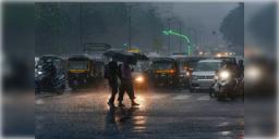 Read more about - Weather Update | রাতের কলকাতায় শুরু ব্যাপক ঝড়-বৃষ্টি! পিকনিক গার্ডেন চত্বর-সহ বেশ কিছু এলাকায় হচ্ছে শিলাবৃষ্টিও!