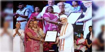 Read more about - CAA |  বাংলাদেশ, আফগানিস্তান ও পাকিস্তানের সংখ্যালঘু সম্প্রদায়ের ১৮৮ জন উদ্বাস্তু পেলেন ভারতের নাগরিকত্ব