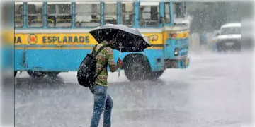 Read more about - West Bengal Weather | 'কামব্যাক' করতে চলেছে বৃষ্টি! সপ্তাহান্তে ফের দক্ষিণবঙ্গে চলবে বর্ষণের দাপট! বর্ষার বিদায়ের আগে বঙ্গোপসাগরে ফের ঘূর্ণাবর্ত!