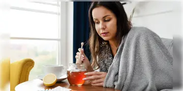 Read more about - Ayurvedic Cough Syrup | গলা ধরে থাকা, খুশখুশে কাশি থেকে মুক্তি দিতে অ্যান্টিবায়োটিকের চেয়েও কার্যকরী মধু! দেখে নিন কীভাবে খাবেন!