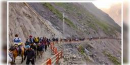 Read more about - Amarnath Yatra | পাহাড় থেকে ছিটকে আসা পাথরের আঘাতে মৃত্যু পুণ্যার্থীর! বন্ধ অমরনাথ যাত্রা!
