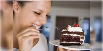 Read more about - ডায়েটে অবশ্যই রাখুন এই খাবারগুলি, এড়িয়ে চলুন মিষ্টির লোভ