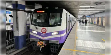 Read more about - Kolkata Metro | আরও মসৃণ ও আরামদায়ক হবে মেট্রো সফর! এলো একাধিক অত্যাধুনিক ব্যবস্থাযুক্ত দুই নতুন ডালিয়ান রেক