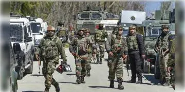 Read more about - শোপিয়ানে জঙ্গিদের বিরুদ্ধে অভিযান চালাচ্ছে সেনাবাহিনী এবং পুলিশ,  সেনাবাহিনীর গুলিতে নিহত ৪ জঙ্গি