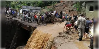 Read more about - Weather Update | হড়পা বানে ভাসতে পারে দার্জিলিং-কালিম্পং-সিকিম, সতর্কবার্তা জারি আবহাওয়া দপ্তরের