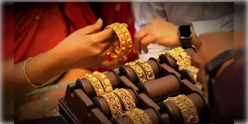 Read more about - Gold Rate Today | ফের দর বাড়ালো সোনা-রুপো, সামনেই বিয়ের মরসুম, মাথায় হাত মধ্যবিত্তের