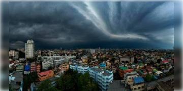 Read more about - Weather Update | বেলা পড়লেই প্রবল ঝড়বৃষ্টির সম্ভাবনা মহানগরে, একনজরে কলকাতার আজকের আবহাওয়া আপডেট