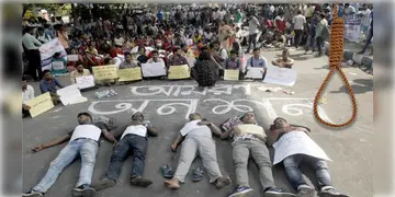 Read more about - Kultali | চাকরি নিয়ে দুশ্চিন্তা, সুইসাইড নোট লিখে আত্মহত্যা করলেন শিক্ষক!