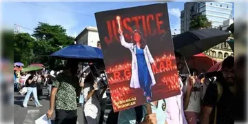Read more about - RG Kar Case | আরজিকর ধর্ষণ ও খুন মামলার রায়দানের আগেই সুপ্রিম কোর্টের দ্বারস্থ 'তিলোত্তমা'র মা-বাবা