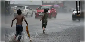 Read more about - Weather Update | বজ্রবিদ্যুৎ-সহ হালকা থেকে মাঝারি বৃষ্টি দক্ষিণবঙ্গে! উত্তরবঙ্গে প্লাবন ও ধসের সতর্কতা!