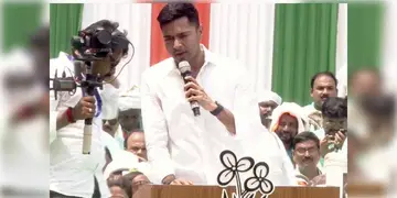 Read more about - Abhishek Banerjee | ‘আগে বলেছিলাম খেলা হবে, এবার বলছি পদ্মফুল উপড়ে ফেলা হবে’, বিজেপির বিরুদ্ধে সুর চড়ালেন অভিষেক!