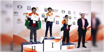 Read more about - Chess | অনূর্ধ্ব-১০ বিশ্বকাপ ক্যাডেটে সোনা-রুপো বাংলার দুই খুদে দাবাড়ুর! অভিনন্দন জানালেন মুখ্যমন্ত্রী