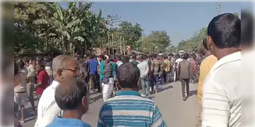 Read more about - Maynaguri । দুই ছাত্রীর শ্লীলতাহানির অভিযোগে রণক্ষেত্র ময়নাগুড়ি,  জনতার ওপর লাঠিচার্জ পুলিশের