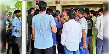 Read more about - Durgapur Gang Rape | দুর্গাপুরে ডাক্তারি পড়ুয়া গণধর্ষণকাণ্ডে পুলিশের জালে ৩, পলাতক ২