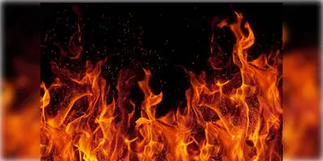 Read more about - Dhapa Fire | ইএম বাইপাস সংলগ্ন ধাপায় আগুন! ঘটনাস্থলে পৌঁছেছে দমকলের ছটি ইঞ্জিন!