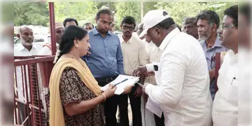 Read more about - SIR Form | একদিনে প্রায় ১৮ লক্ষ ফর্ম বিলি BLO-দের! বঙ্গে ঝড়ের গতিতে চলছে SIR প্রক্রিয়া