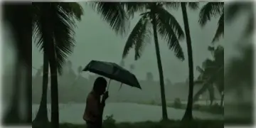 Read more about - West Bengal Weather | বঙ্গোপসাগরে তৈরী হওয়া ঘূর্ণাবর্ত পরিণত হবে নিম্নচাপে! মঙ্গলবার থেকেই গোটা বঙ্গে বাড়বে বৃষ্টি!
