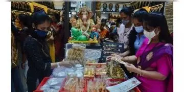 Read more about - রেকর্ড পতন! ৯,৪০০ টাকা কমলো সোনার মূল্য, কমেছে রুপোর দামও