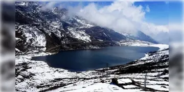 Read more about - Sikkim | পর্যটকদের জন্যে দুঃসংবাদ, প্রবল তুষারপাতের সিকিমের নাথু লা-নাথাং ভ্যালি-ছাঙ্গু লেকের রাস্তা বন্ধ হয়ে গেলো