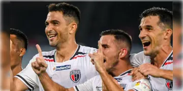 Read more about - Durand Cup Final | ডুরান্ড ফাইনালে নর্থইস্টের কাছে ৬:১ গোলে হেরে স্বপ্নের দৌড় থামল ডায়মন্ড হারবার এফসি’র