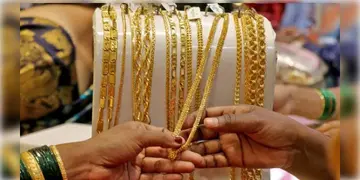 Read more about - Gold Price | গত ৩ দিনে ২৪ ক্যারেট সোনার দাম কমলো প্রায় ১৬ হাজার! ২২ ও ১৮ ক্যারেটের কত?
