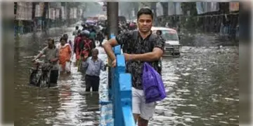 Read more about - Kolkata Flood Situation | সোনারপুরে জমা জল সরাতে গিয়ে মর্মান্তিক মৃত্যু হলো পুরসভার এক অস্থায়ী কর্মীর