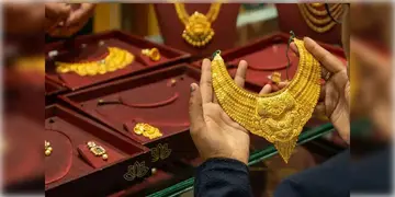 Read more about - Gold Price Today | মাস শেষে রেকর্ড দাম হলুদ ধাতুর, ৮৩ হাজারের গণ্ডি ছাড়ালো সোনার দর