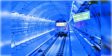 Read more about - East-West Metro | সোমবার থেকে কেবল পূর্বমুখী সুড়ঙ্গ দিয়েই হাওড়া ময়দান থেকে এসপ্ল্যানেড পর্যন্ত চলবে মেট্রো