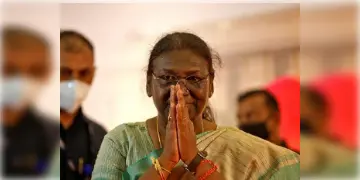 Read more about - Draupadi Murmu | রাজ্যে আসছেন রাষ্ট্রপতি দ্রৌপদী মুর্মু, যান চলাচলে নজরদারি কলকাতা ট্রাফিক পুলিশের