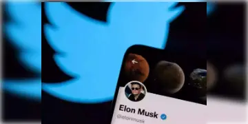 Read more about - ইলন মাস্ক দায়িত্ব নিতেই বন্ধ টুইটার, বেজায় চটে ব্যবহারকারীরা!