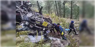 Read more about - Uttarakhand | ২৮ জন যাত্রীকে নিয়ে উত্তরাখণ্ডে ১০০ ফুট গভীর খাদে গিয়ে পড়লো বাস! মৃত্যু ৬জনের, আহত ২২