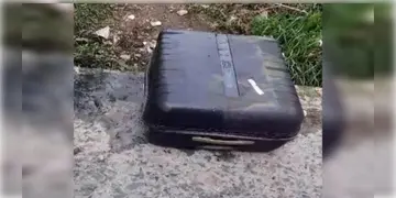 Read more about - Baguiati Murder | আহিরীটোলা কাণ্ডের ছায়া এবার বাগুইআটিতে! ট্রলির ভেতর থেকে উদ্ধার মুখ বাঁধা তরুণীর দেহ!