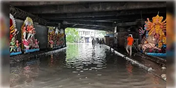 Read more about - Weather Update | পঞ্চমীতেও 'অসুর' বৃষ্টি! একনজরে কলকাতার আজকের আবহাওয়া আপডেট
