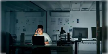 Read more about - WHO | প্রতি সপ্তাহে ৫৫ ঘণ্টার বেশি কাজ করলে বাড়ে স্ট্রোকে আক্রান্ত হওয়ার ঝুঁকি! জানালো WHO