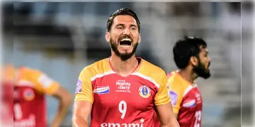 Read more about - Mohun Bagan vs East Bengal Derby | ডুরান্ডে ডার্বির রং লাল হলুদ, দিয়ামান্তোকোসের ২'য়ে মোহনবাগানকে উড়িয়ে সেমিফাইনালে ইস্টবেঙ্গল