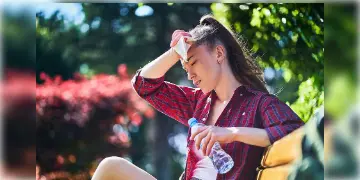 Read more about - Summer Tips |  তাপপ্রবাহের জেরে বাড়ছে হিট স্ট্রোক, সানস্ট্রোকের সম্ভাবনা! বাইরে বেরোলে কীভাবে সুস্থ্য রাখবেন নিজেকে?